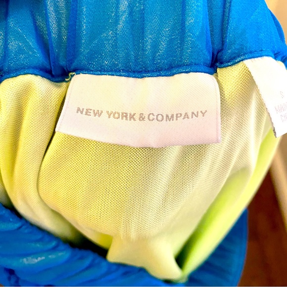 New York & Co Hombre Accordion Skirt , size S - Picture 3 of 5